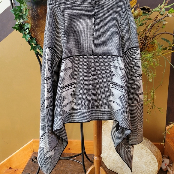 Flowy Asym Cardigan Black White Tribal Aztec Print Charlotte Russe S - Picture 7 of 8